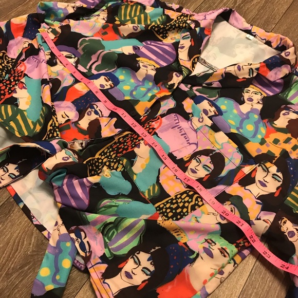 3/$10 🥳 Long sleeve button up crop top patterned L - Picture 10 of 12